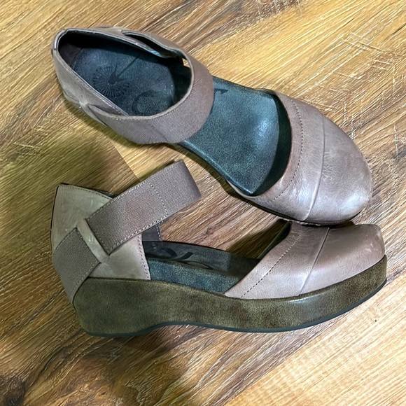OTBT Wander Out Closed Toe Leather Wedge Sandal - Picture 1 of 7